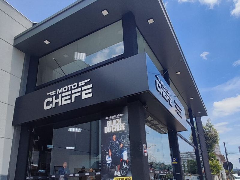 Loja da Moto Chefe com fachada em ACM